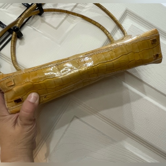 St. John - vintage RARE” Croc chartreuse resort tote - Picture 2 of 4
